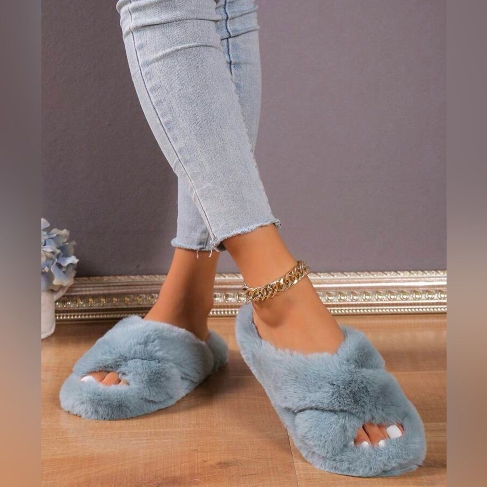 Soft Plush Faux Fur Warm House Slippers Cross Furry Straps Size 6.5